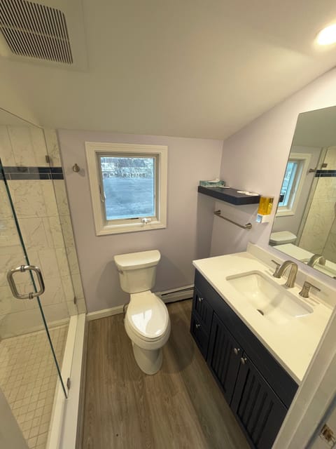 Superior Room, 1 Queen Bed | Bathroom | Designer toiletries, hair dryer, towels, soap