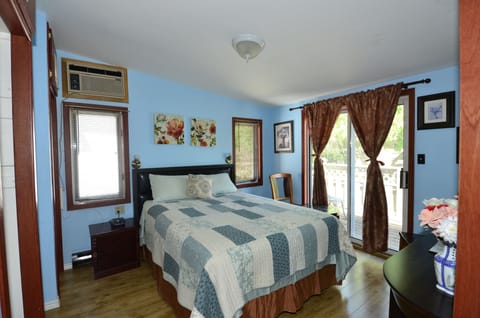 Deluxe Room, 1 Queen Bed, Balcony (3 Blue) | Premium bedding, soundproofing, free WiFi, bed sheets