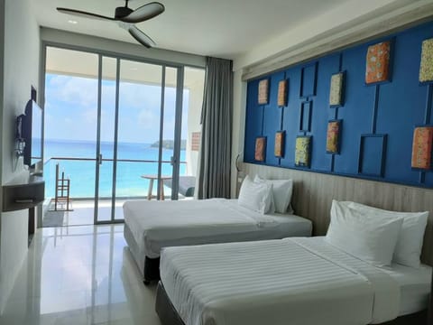 Deluxe Double or Twin Room, Balcony, Oceanfront | Minibar, in-room safe, desk, blackout drapes