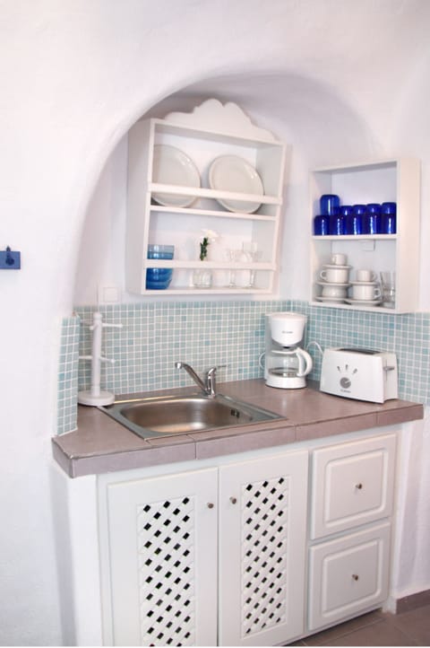 Standard Villa, Ensuite, Sea View (Blu Bianco) | Private kitchenette | Fridge, stovetop, coffee/tea maker, electric kettle