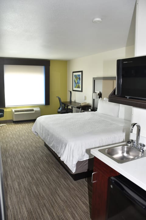 Suite, 1 King Bed | Desk, blackout drapes, iron/ironing board, free WiFi