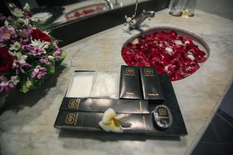 Deluxe Room, 1 Bedroom, Garden View | Bathroom amenities | Shower, slippers, towels