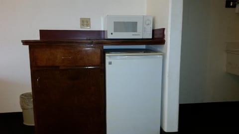 Fridge, microwave