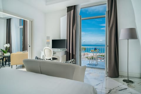 Suite (Beach Facilities Included) | Water view