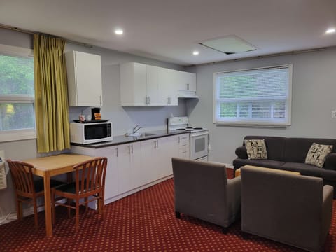 Suite, Multiple Beds, Non Smoking, Kitchen | Desk, free WiFi, bed sheets