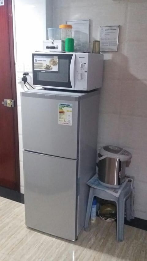 Fridge, microwave