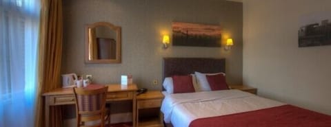 Double Room, Ensuite | Desk, blackout drapes, free WiFi, bed sheets