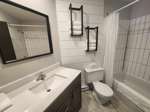 Economy Chalet | Bathroom | Free toiletries, hair dryer, towels