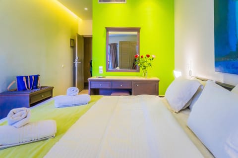 Deluxe Room, City View | Hypo-allergenic bedding, memory foam beds, in-room safe, desk