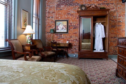 Spa Suite, Jetted Tub (Historic) | Down comforters, minibar, individually decorated, individually furnished