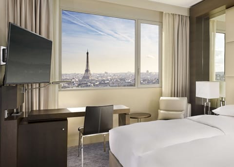 2 twin beds with Eiffel Tower View | View from room