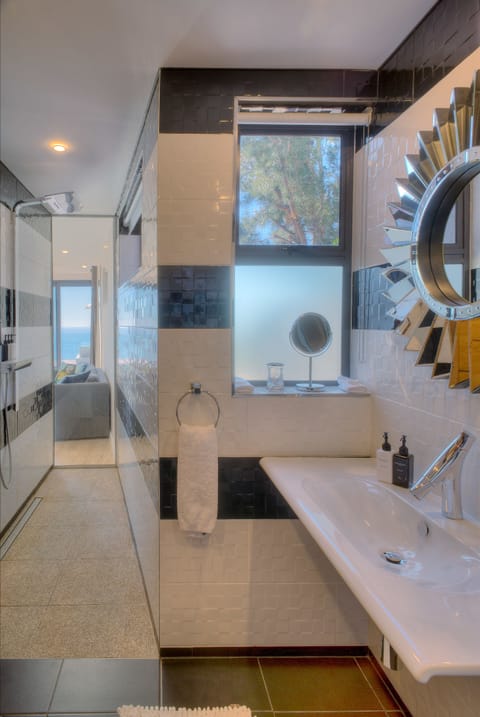 Suite, Private Pool | Bathroom | Shower, free toiletries, bathrobes, slippers
