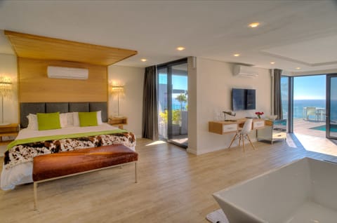 Suite, Private Pool | Premium bedding, free minibar, in-room safe, desk
