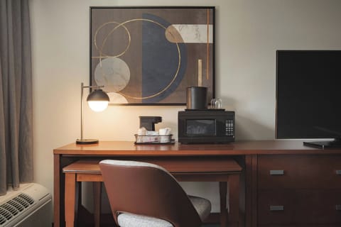 Premium bedding, desk, iron/ironing board, free cribs/infant beds