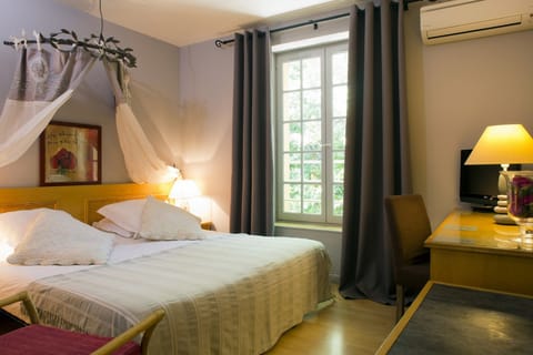 Family room, mezzanine | Premium bedding, Select Comfort beds, minibar, individually decorated