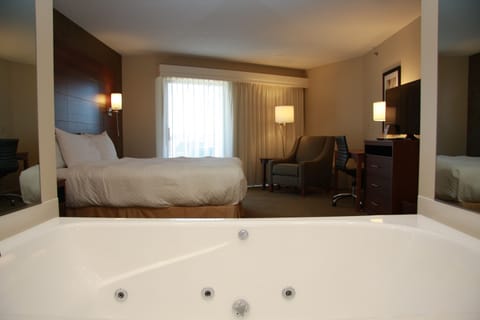 Deluxe Room, 1 King Bed, Jetted Tub | In-room safe, desk, laptop workspace, iron/ironing board