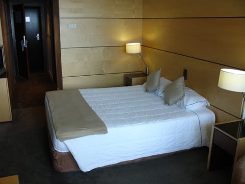 Standard Double or Twin Room | Free minibar items, in-room safe, desk, blackout drapes