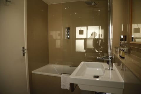 Superior Double Room | Bathroom sink