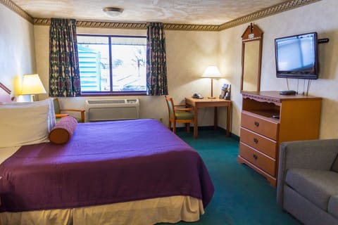 Junior Suite | Desk, iron/ironing board, free WiFi, bed sheets