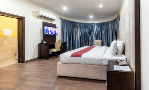 Exclusive Double Room, Garden View (Super) | Minibar, in-room safe, individually decorated, individually furnished