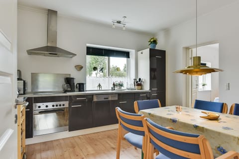 Apartment, 3 Bedrooms | Dining