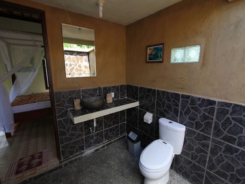 Bungalow, 1 Bedroom | Bathroom | Shower, free toiletries, hair dryer, towels