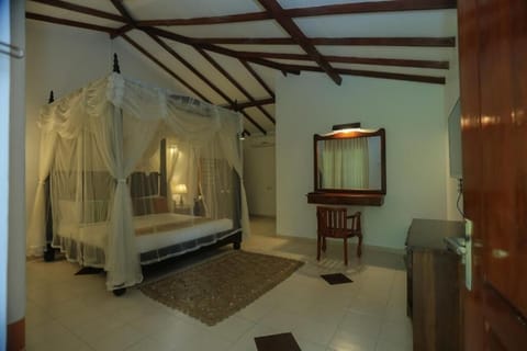 Deluxe Chalet, 1 King Bed, Bathtub | 1 bedroom, Egyptian cotton sheets, premium bedding, minibar