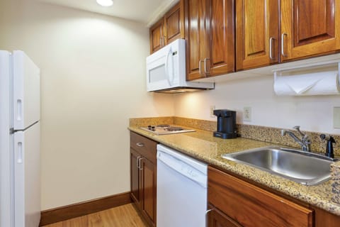 One Bedroom Suite, Two Queen Beds, Non-Smoking | Private kitchen | Full-size fridge, microwave, stovetop, dishwasher