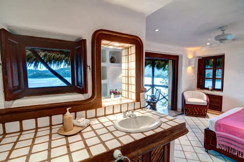 Romantic Room, 1 Queen Bed, Ocean View, Oceanfront | Bathroom | Shower, free toiletries, hair dryer, towels