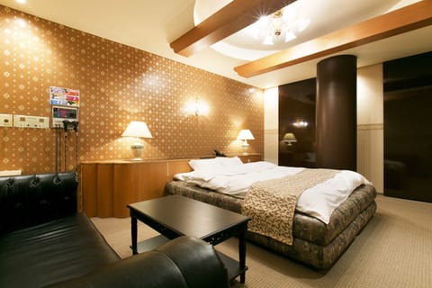 Junior Suite | Individually decorated, desk, soundproofing, free WiFi