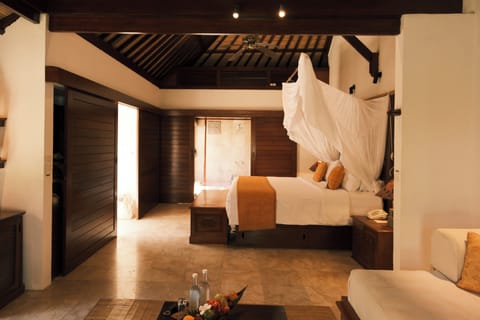 Suite, Garden View (Cottage) | Premium bedding, minibar, in-room safe, desk