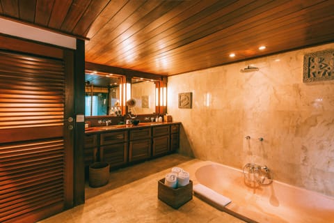 Garden View Pool Villa | Bathroom | Separate tub and shower, deep soaking tub, free toiletries, hair dryer