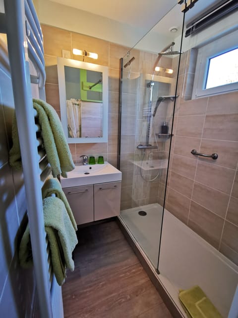 Standard Double Room, Ensuite, Garden View (Houlgate) | Bathroom