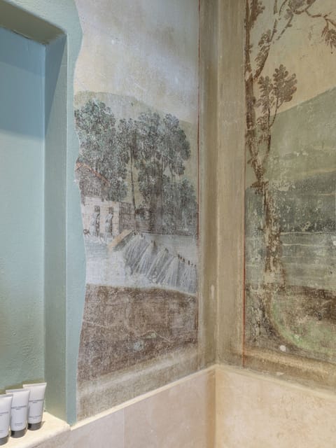 Romantic Apartment, 1 Bedroom (Banderai) | Bathroom | Designer toiletries, hair dryer, slippers, towels