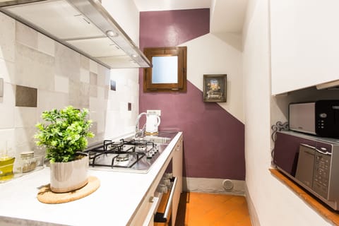 Royal Apartment, 1 Bedroom (Aranci) | Private kitchen | Coffee/tea maker, electric kettle