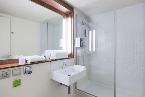 Combined shower/tub, eco-friendly toiletries, hair dryer, towels