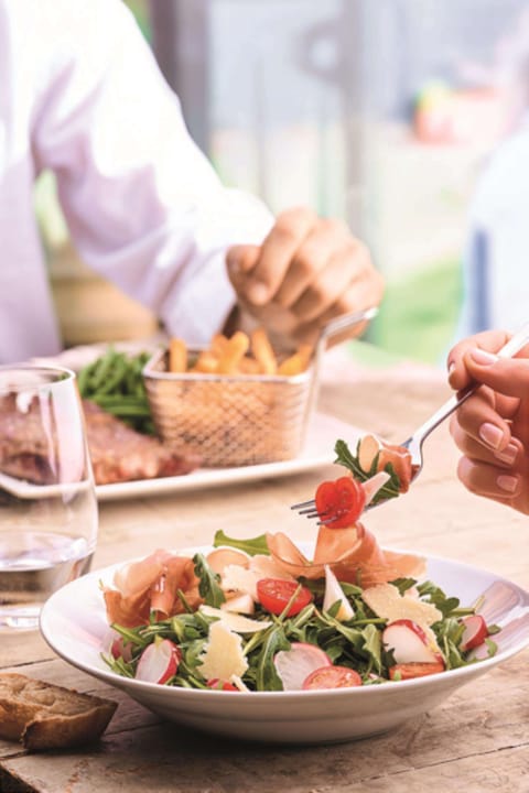 Breakfast and dinner served, French cuisine