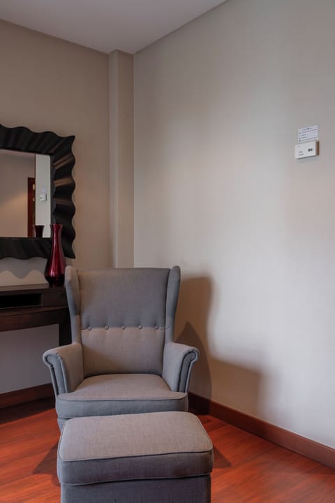 Junior Suite | 1 bedroom, minibar, in-room safe, desk