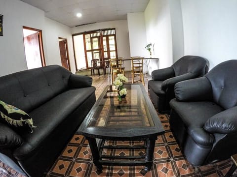 Superior Double Room, 2 Bedrooms, Mountain View | Living area | Flat-screen TV