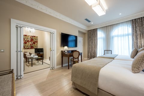 Junior Suite | Premium bedding, down comforters, minibar, in-room safe