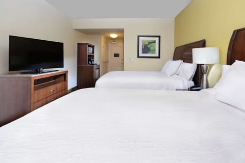 Premium bedding, in-room safe, desk, laptop workspace