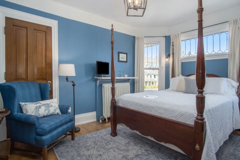 The Carpenter Room | Premium bedding, blackout drapes, iron/ironing board, free WiFi