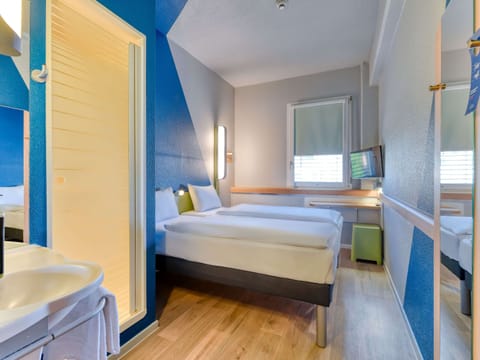 Standard Room, 2 Twin Beds | Bathroom | Shower, eco-friendly toiletries, hair dryer, towels