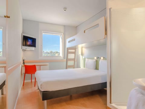 Double Room | Desk, free WiFi, bed sheets