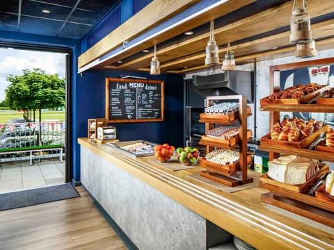 Daily continental breakfast (GBP 8.5 per person)