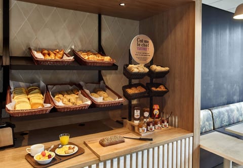 Daily buffet breakfast (EUR 8.90 per person)