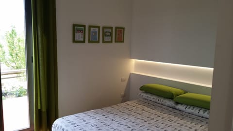Double Room, Ensuite, Garden View | Blackout drapes, WiFi, bed sheets
