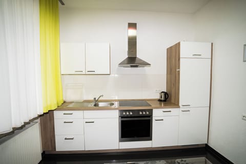 Deluxe Suite, 3 Bedrooms | Private kitchen | Coffee/tea maker, electric kettle