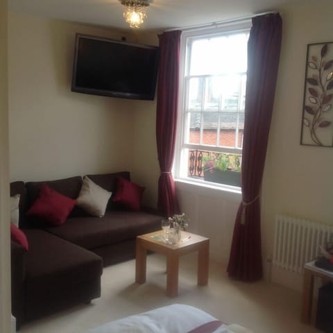 Deluxe Double Room | Iron/ironing board, free WiFi, bed sheets