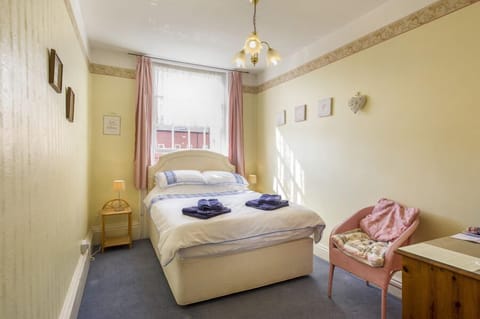 Deluxe Double Room, Ensuite | Iron/ironing board, free WiFi, bed sheets